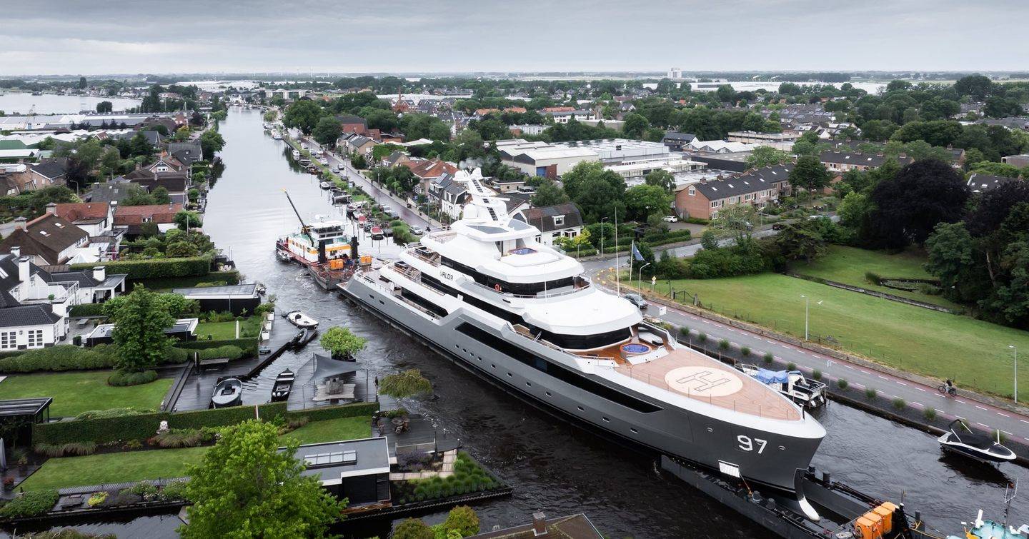 Expedition yacht Valor travelling through the Dutch canals 