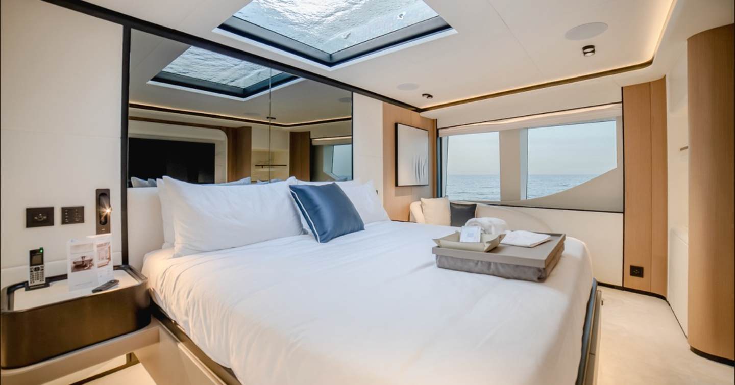 Majesty 112 Terrace Motor Yacht cabin