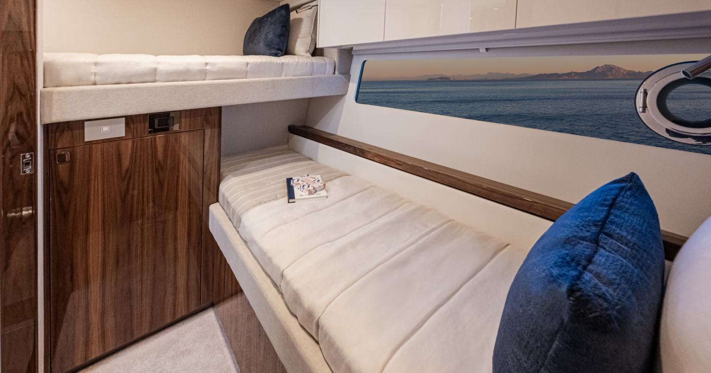 Riviera-6800-Sport-Yacht-Platinum-bunk-cabin