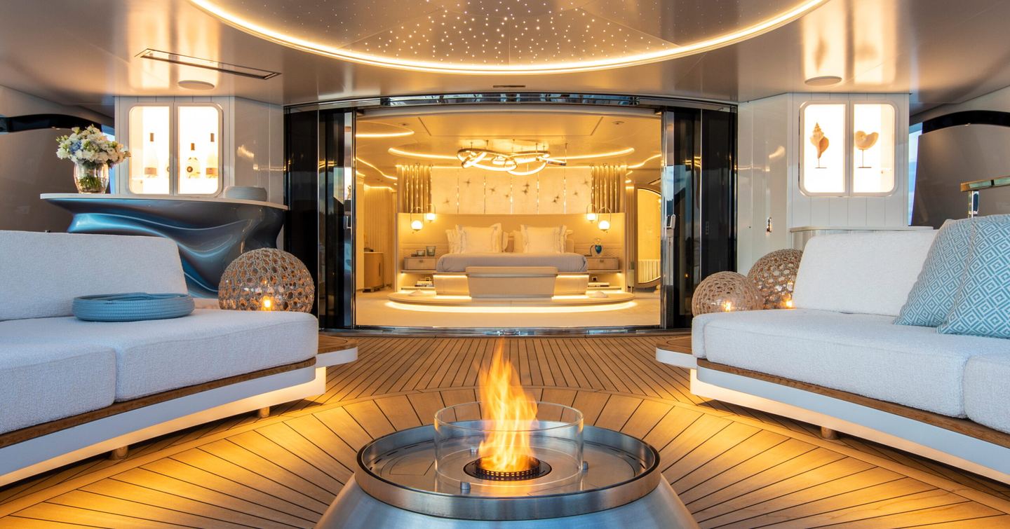 Superyacht Oceanbird's owner's penthouse 