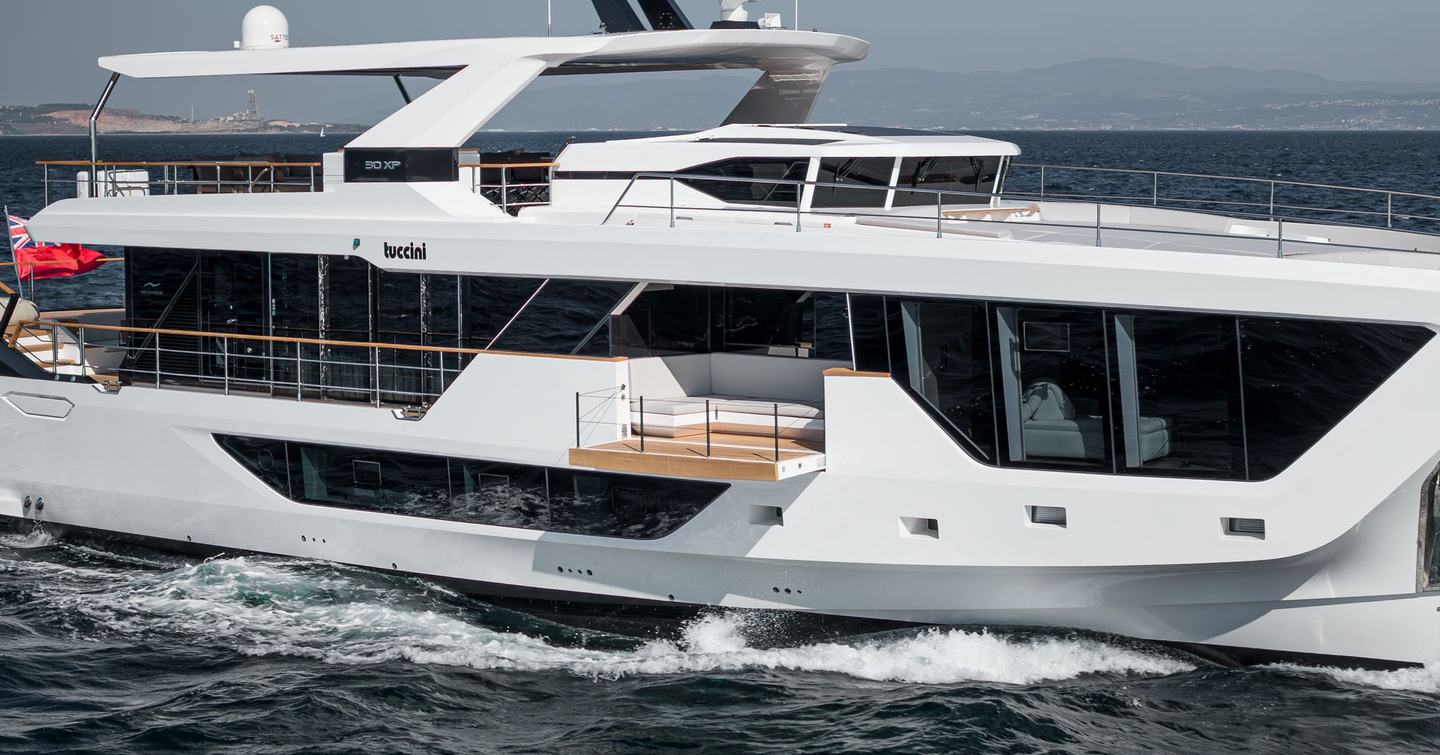 Superyacht Tuccini port side private fold out balcony
