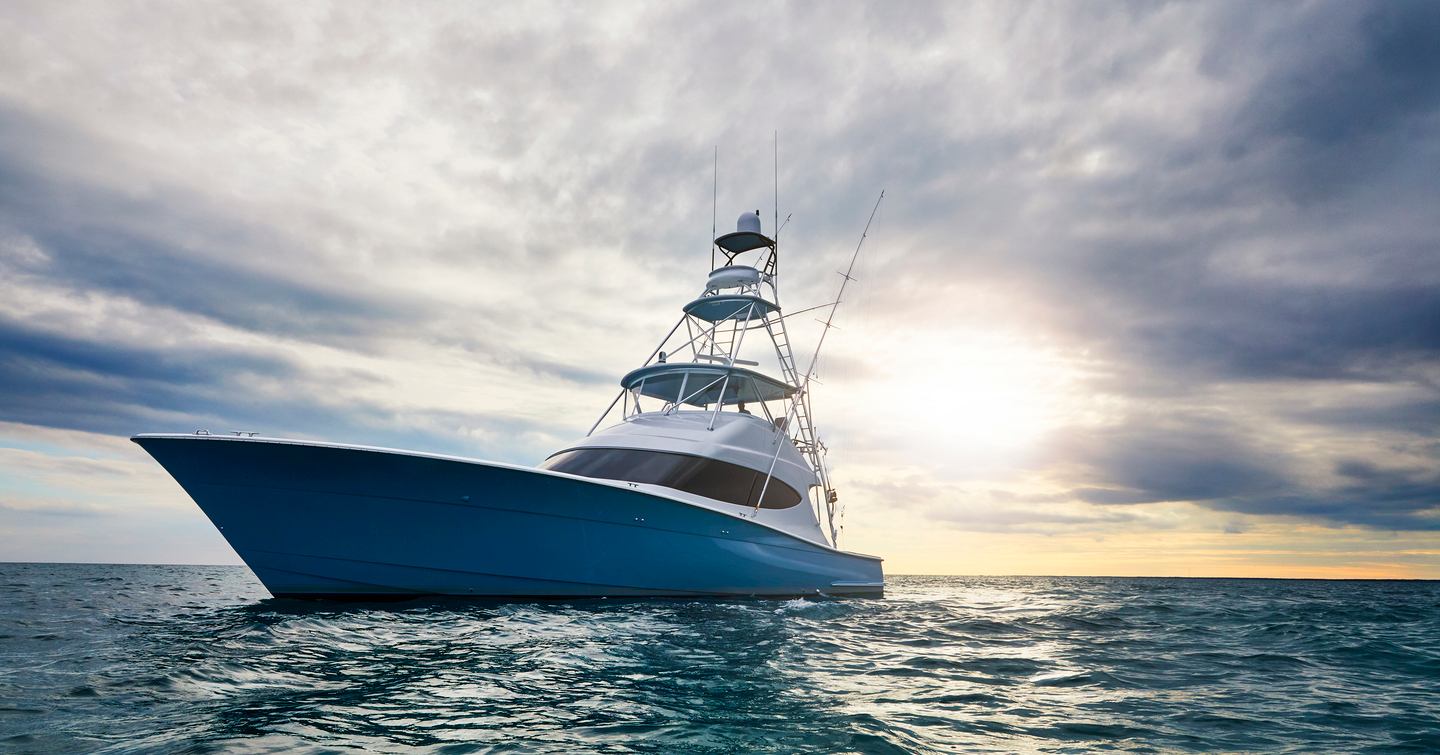 Hatteras GT59 exterior