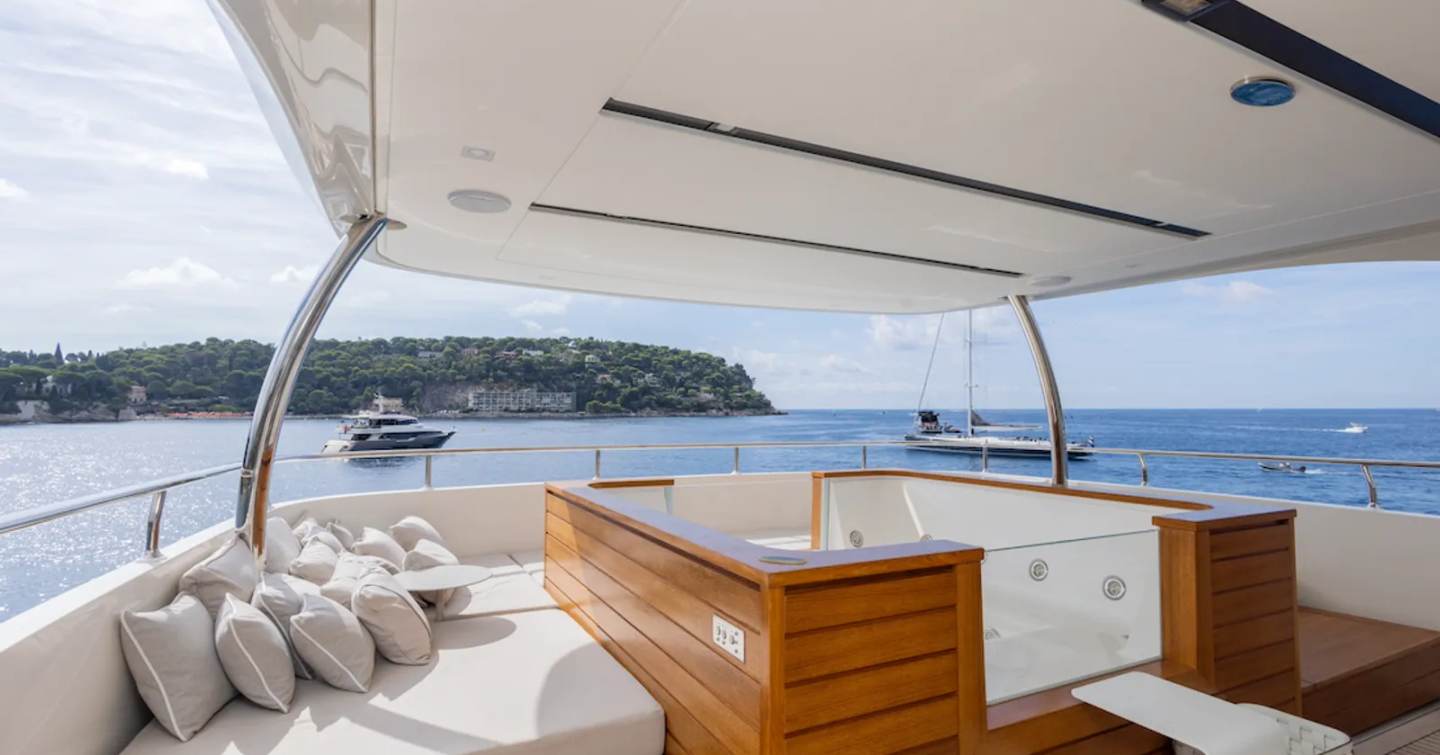 Motor Yacht MOCEAN II aft deck with jacuzzi