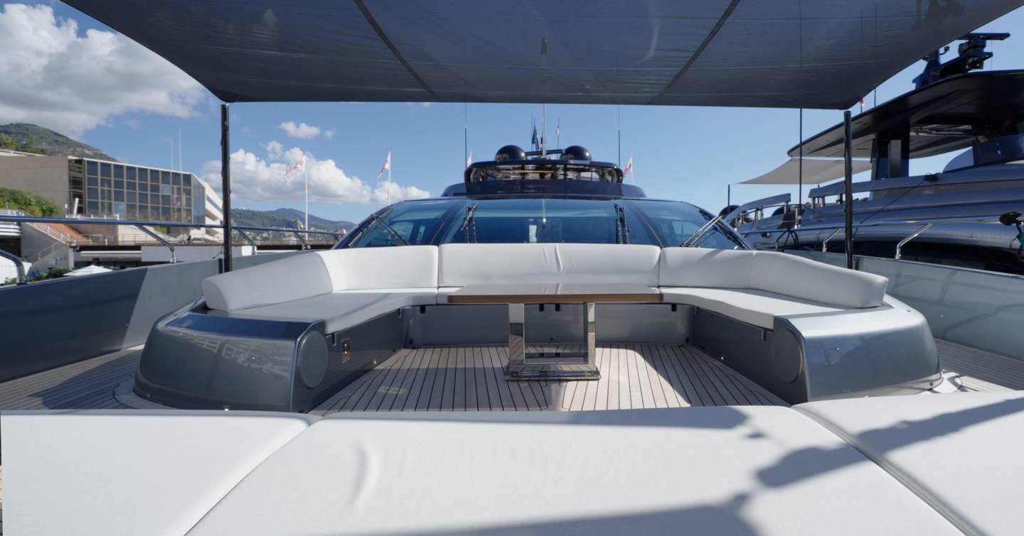 Riva-112-DolceVita-Super-Review-foredeck-seating