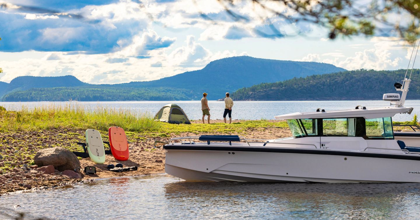 Axopar-29-XC-Cross-Cabin-lifestyle