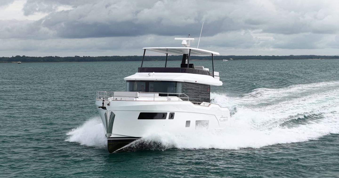 Sirena 48 underway at speed during YachtBuyer sea trial