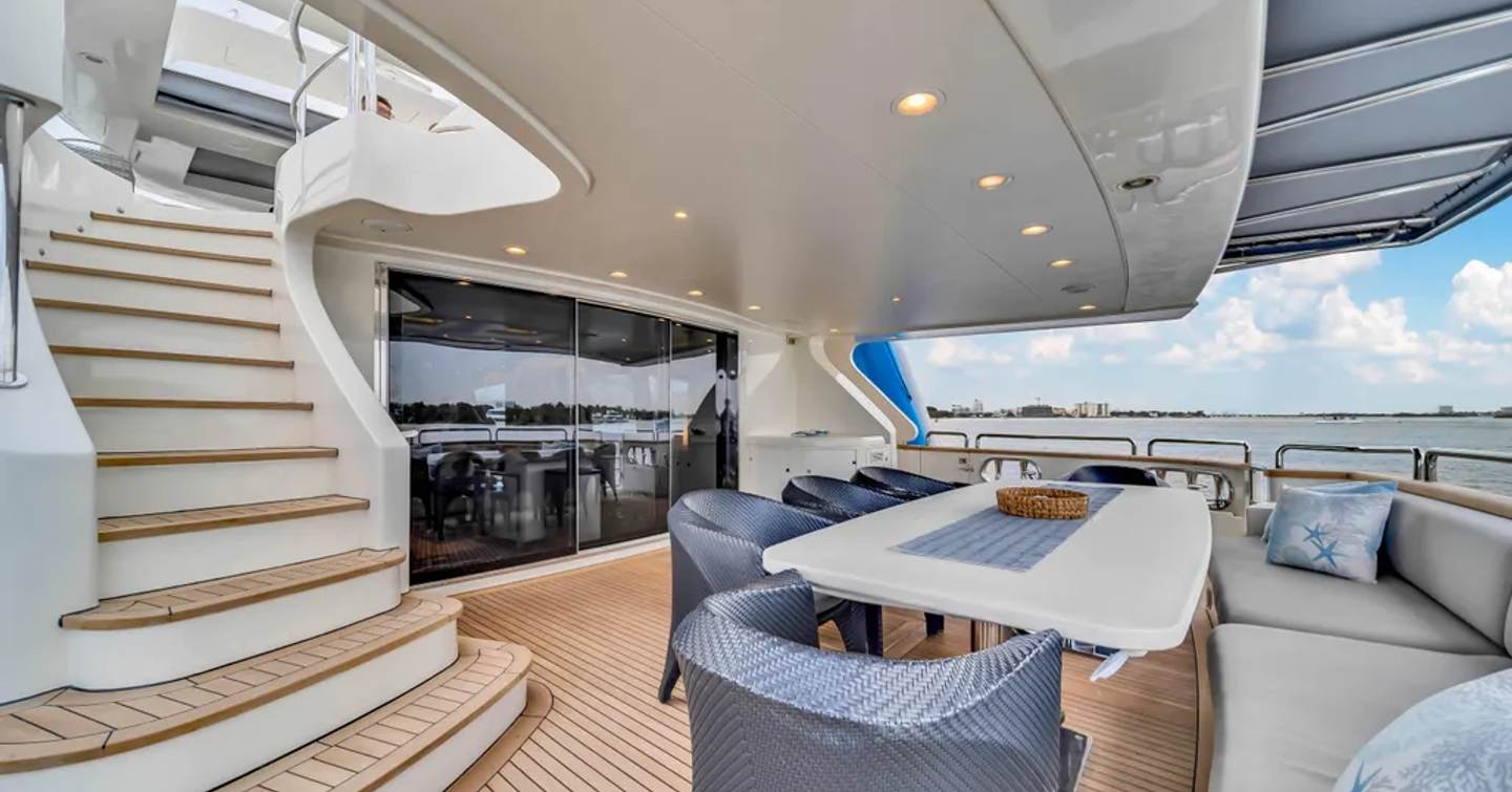 Superyacht Rylax outdoor aft dining area