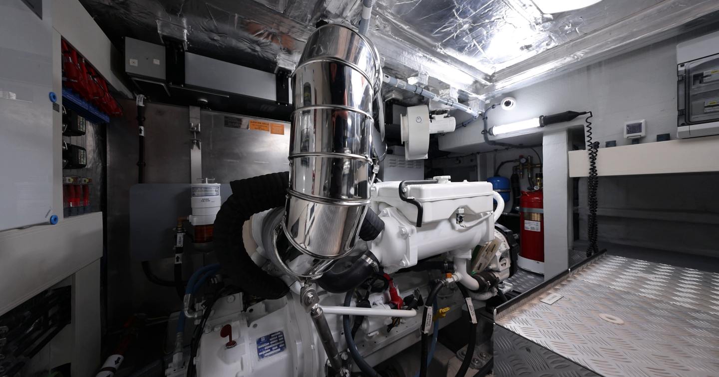 Sirena 48 Cummins QSB 6.7 diesel engine and exhaust system