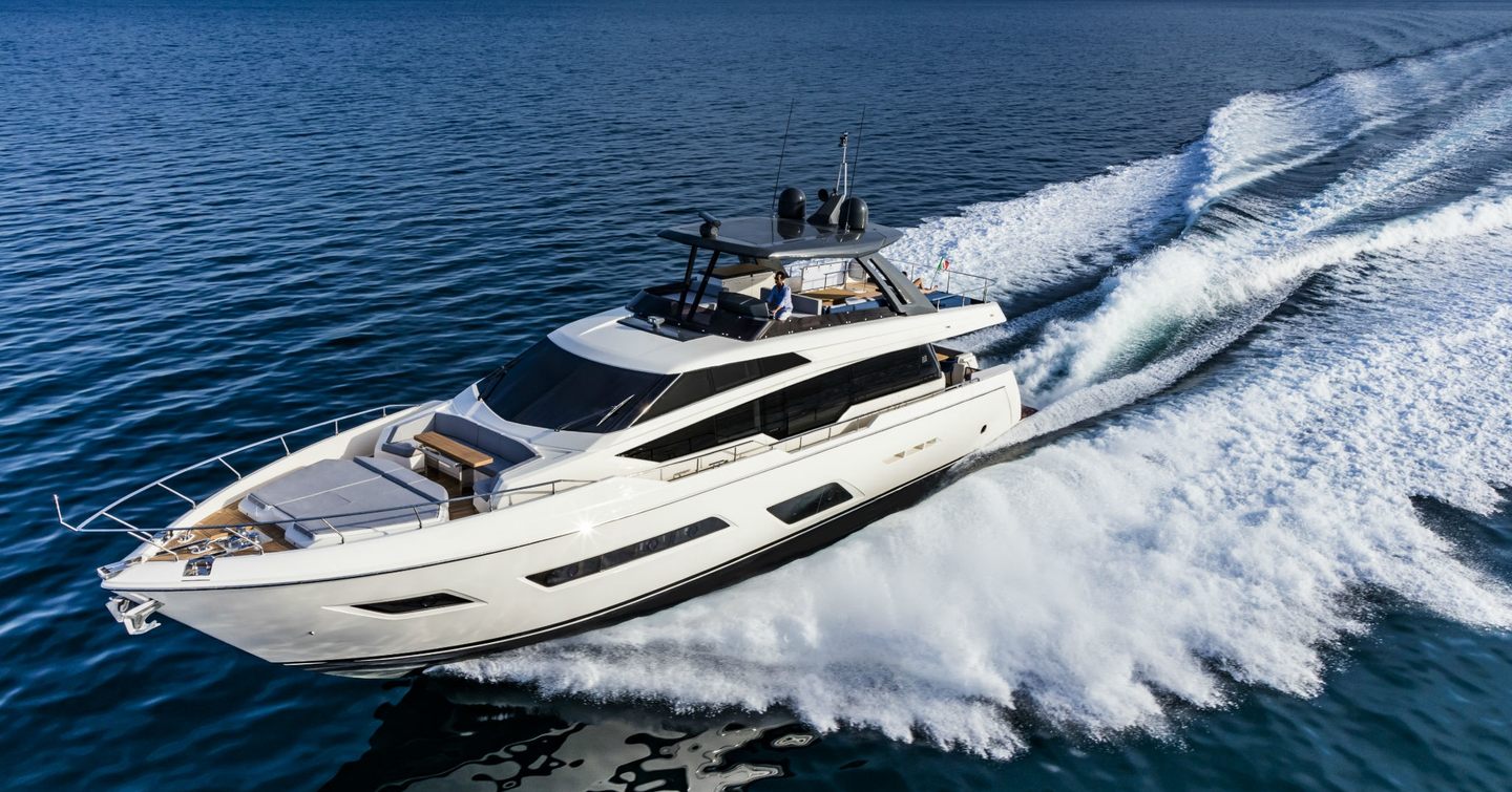 Ferretti Yachts 780 moving at speed on water