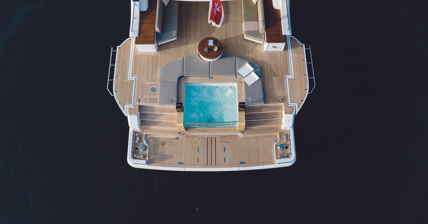 Aerial view of Benetti Oasis 34m superyacht oasis deck