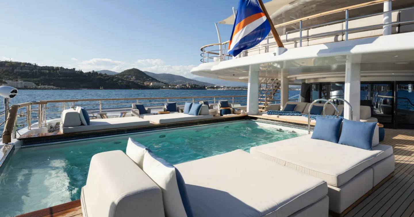 Amels superyacht Synthesis main deck infinity pool 
