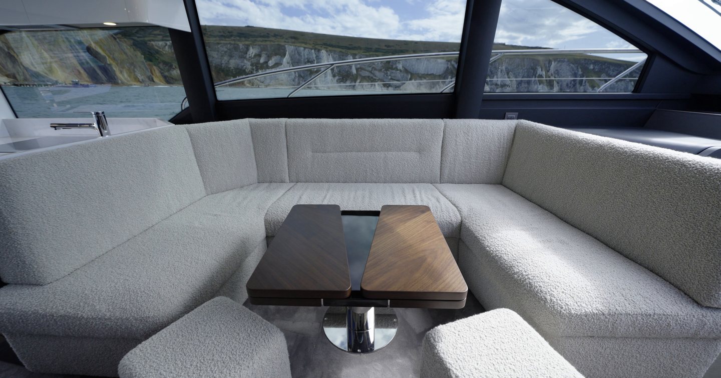 Fairline Targa 58 GTO saloon seating with adjustable dining table