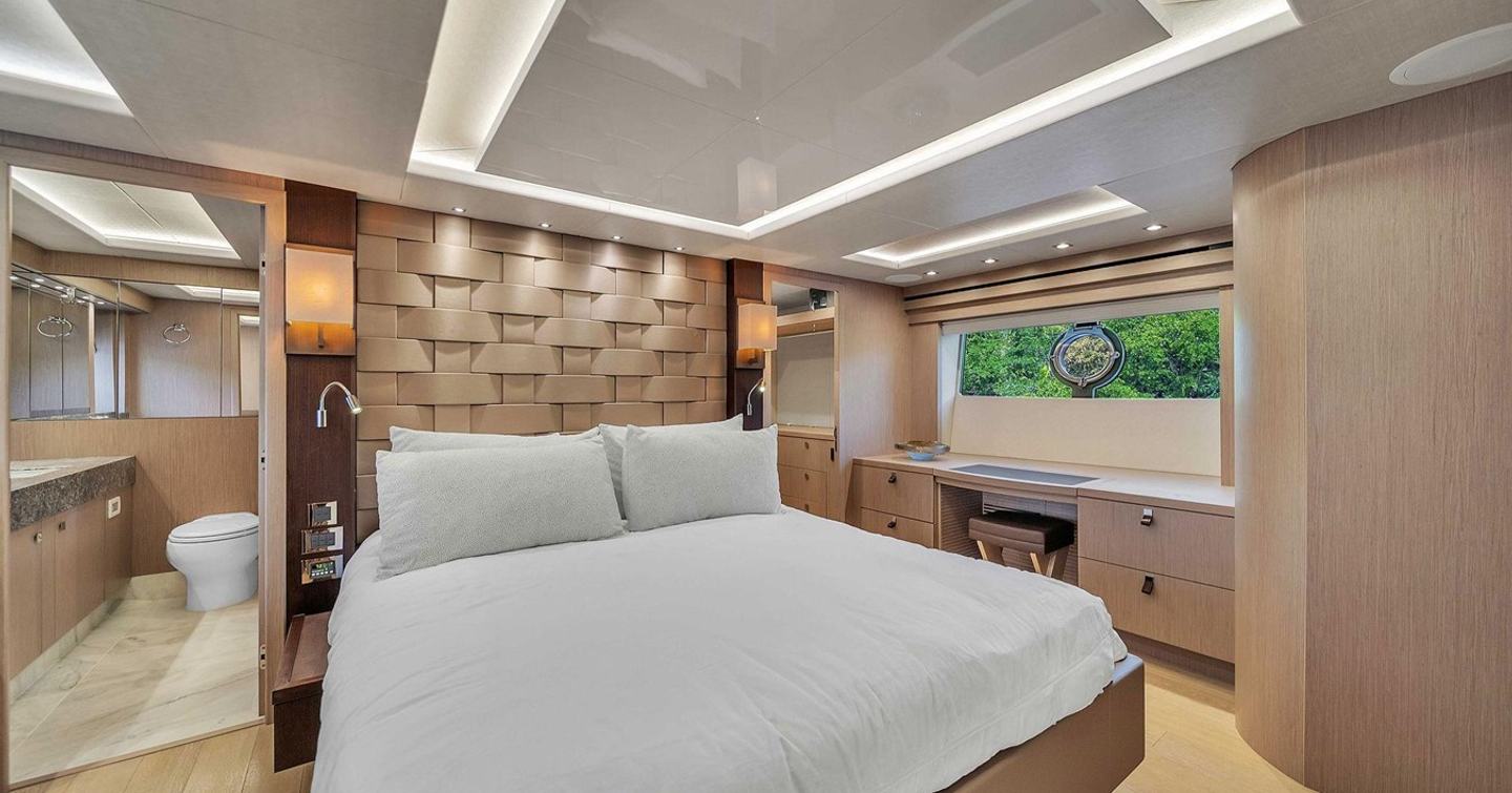Motor Yacht Aqua Vista master cabin
