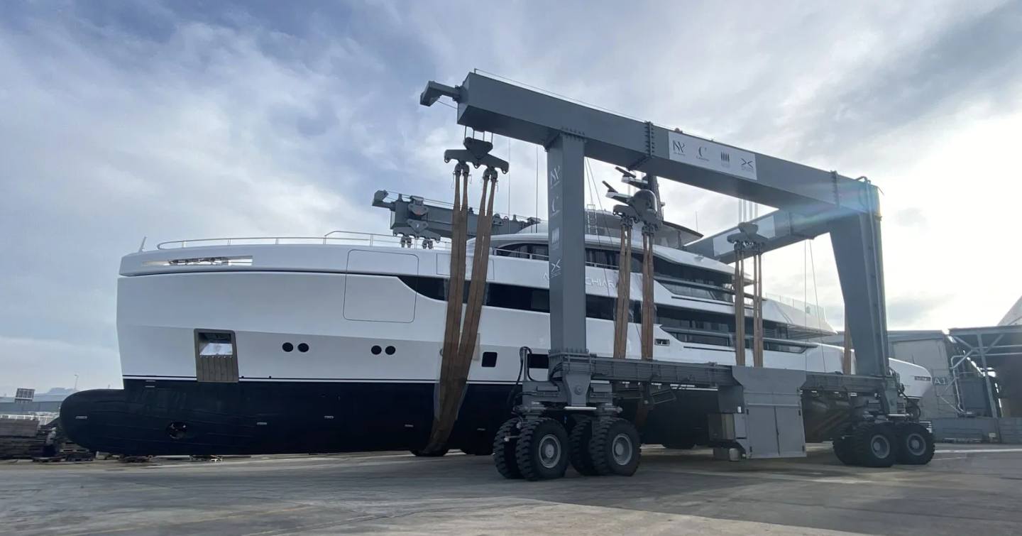 Superyacht Acqua Chiara getting ready to be launched