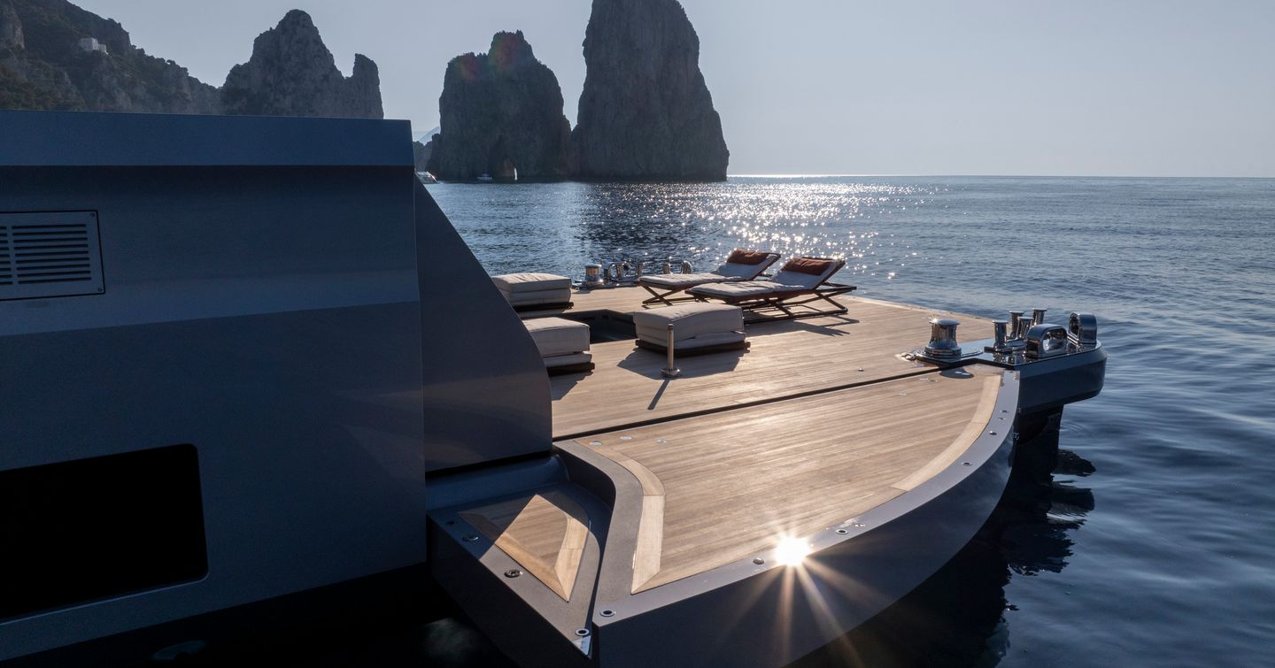 Rossinavi Superyacht Heed beach club with sun loungers