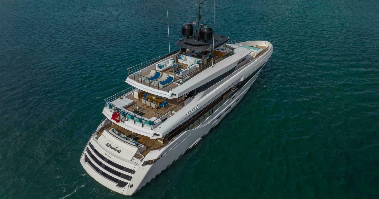 Superyacht Neverlands under way