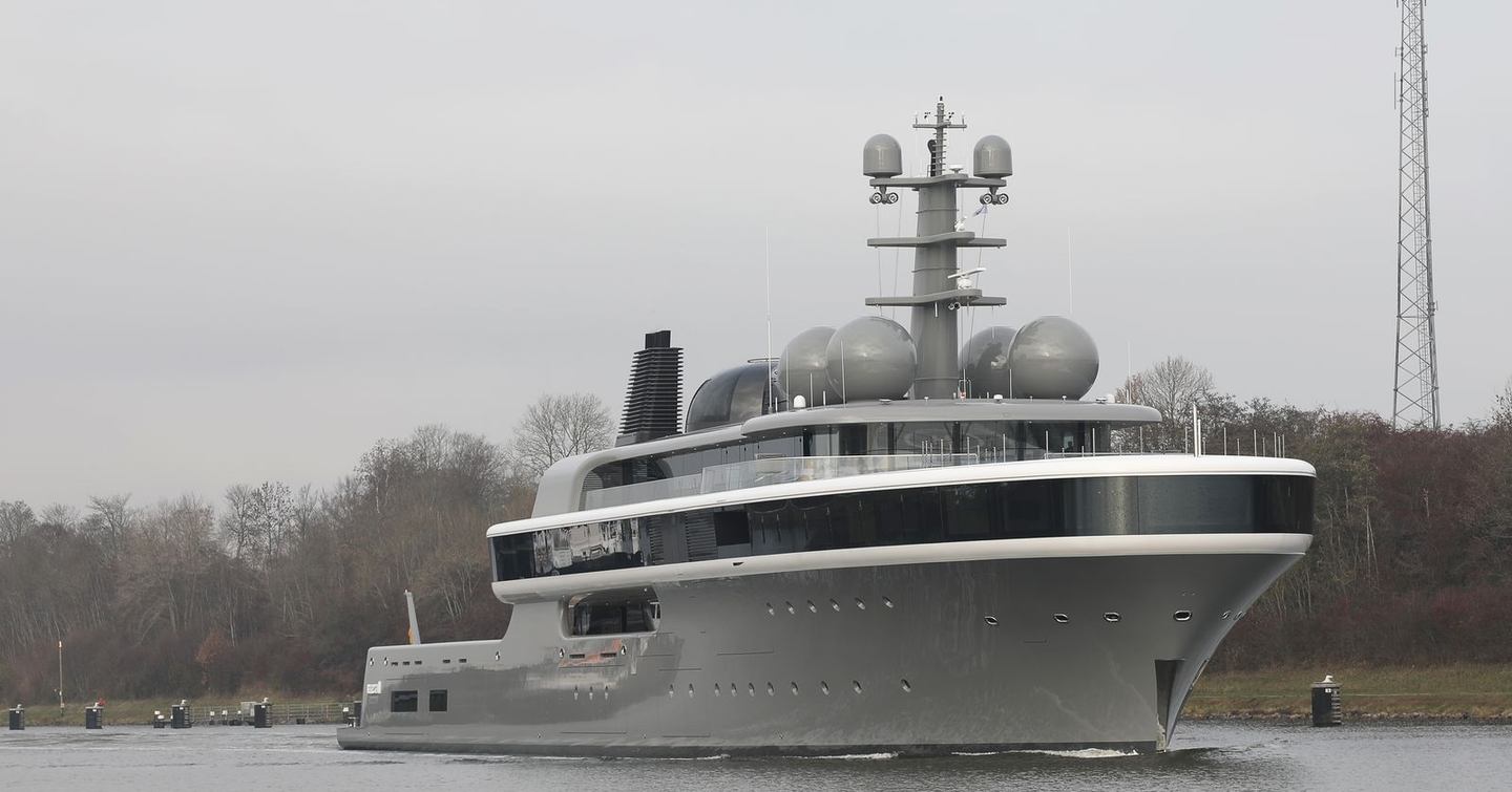 Superyacht Project Cosmos bow with wrap around glass superstructure 