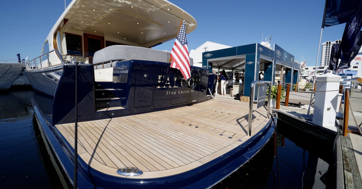 Palm-Beach-PB85-Sedan-Review-swim-platform