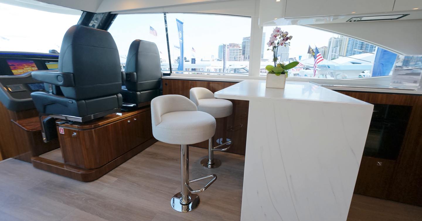 Riviera 5600 Sport Platinum Edition breakfast bar and twin helm seats