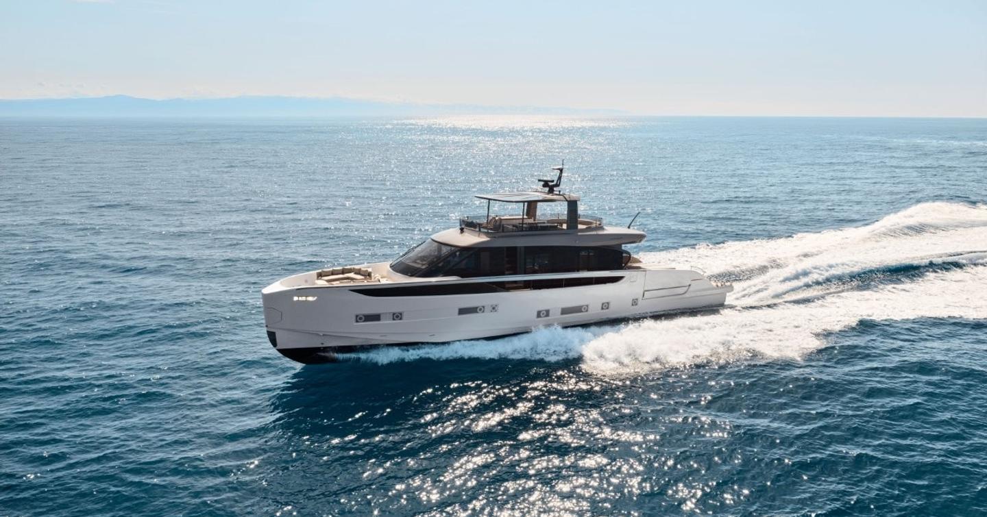 First Azimut Seadeck 9 underway side view 