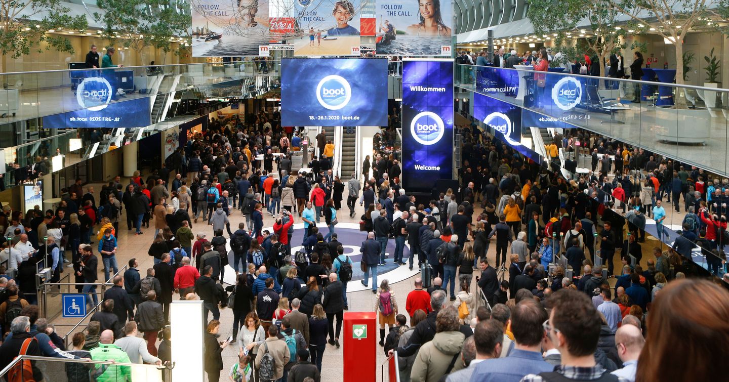 Packed entrance hall at Messe Düsseldorf