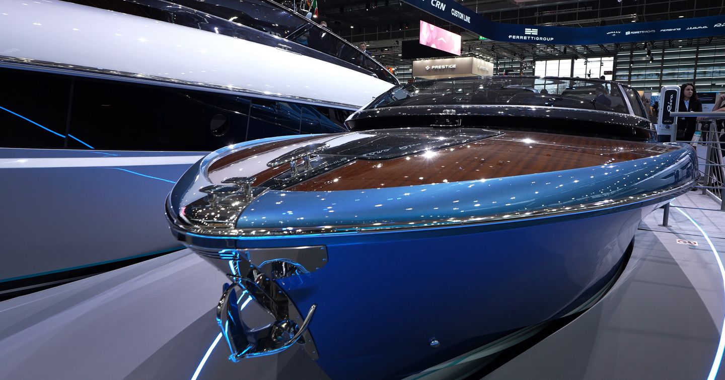 Riva-El-Iseo-Review-foredeck