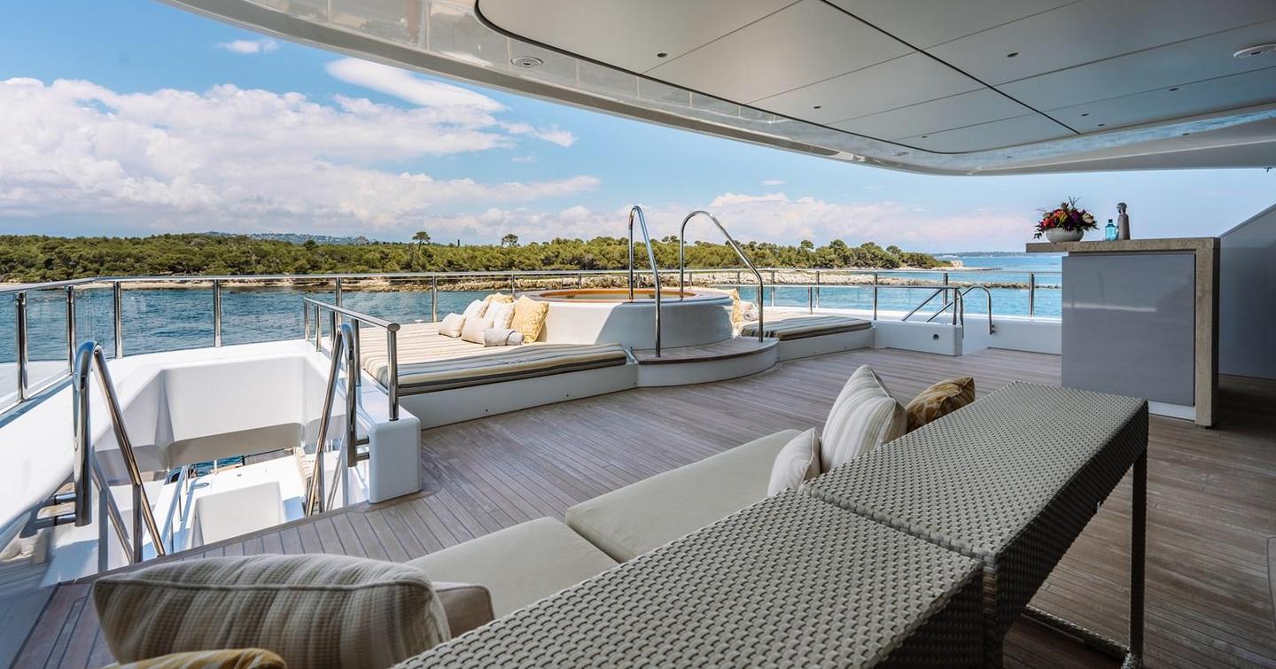 Sundeck on motor yacht Loon with spa pool and sunpads 