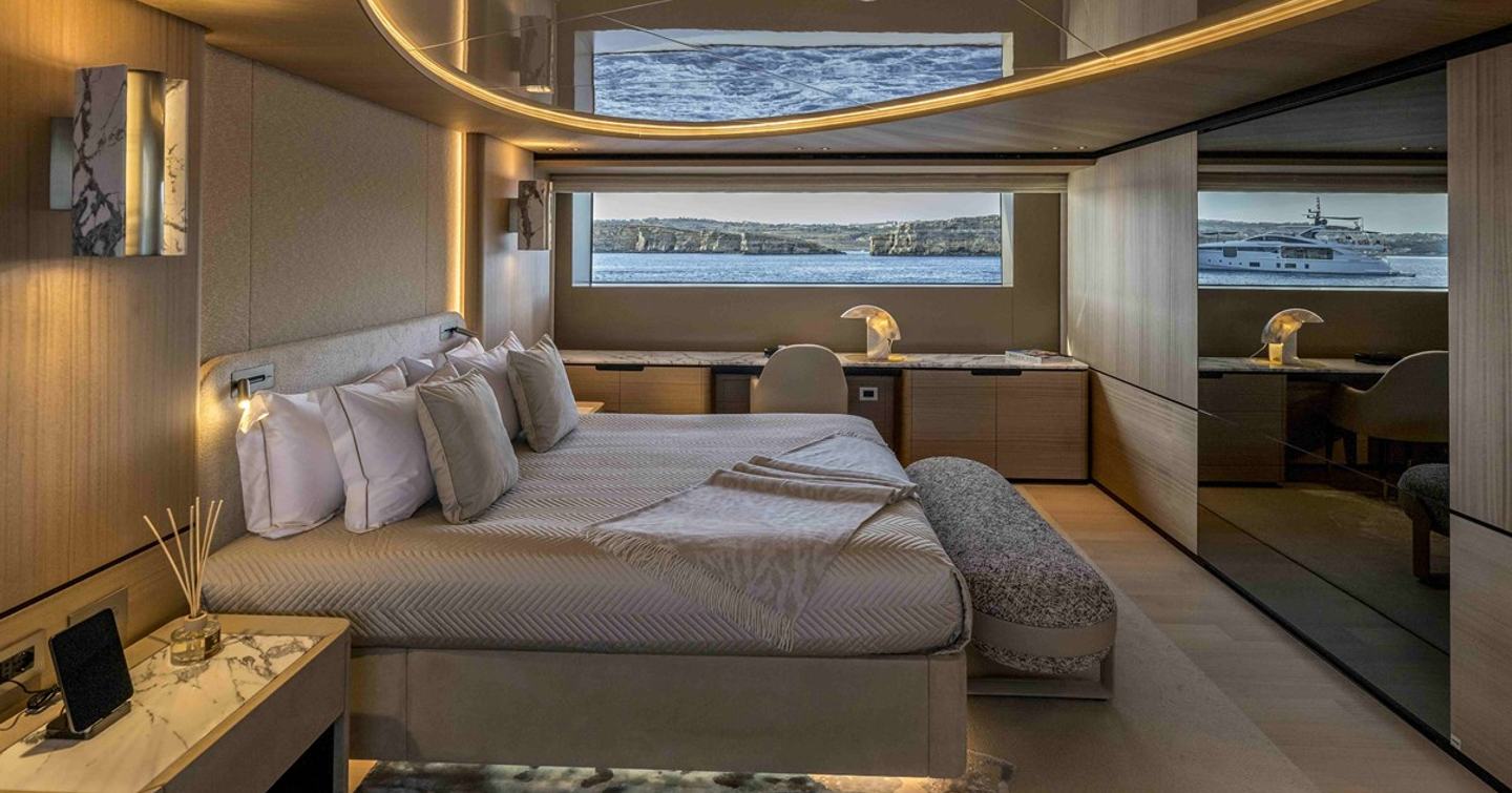 Superyacht Unique S master cabin 