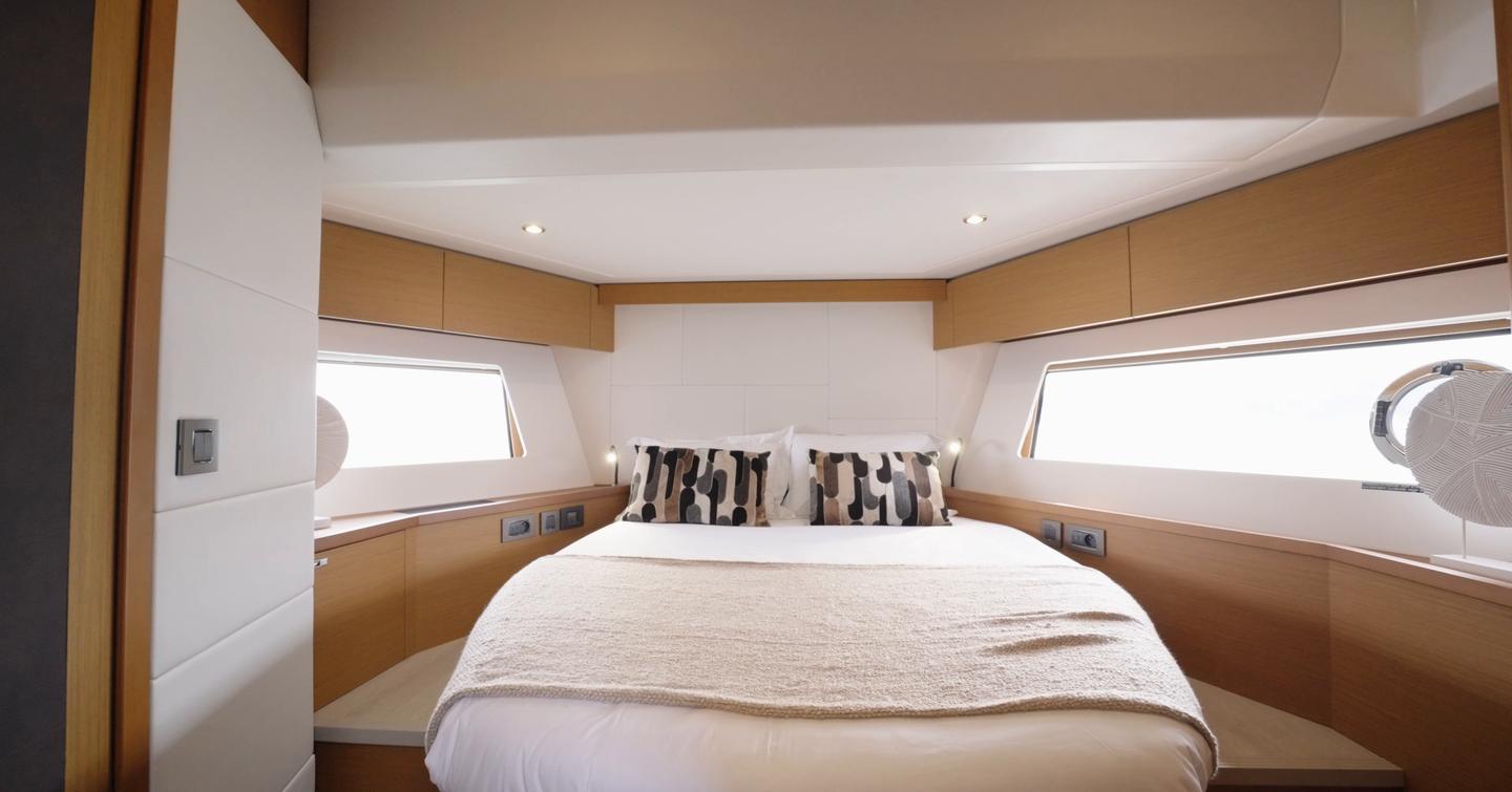 Beneteau-Swift-Trawler-54-Review-VIP-cabin