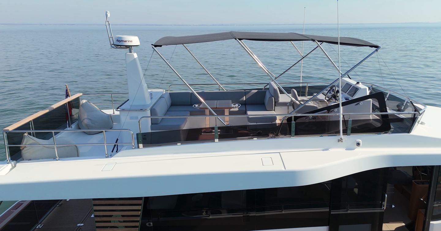 Beneteau-Swift-Trawler-54-Review-flybridge