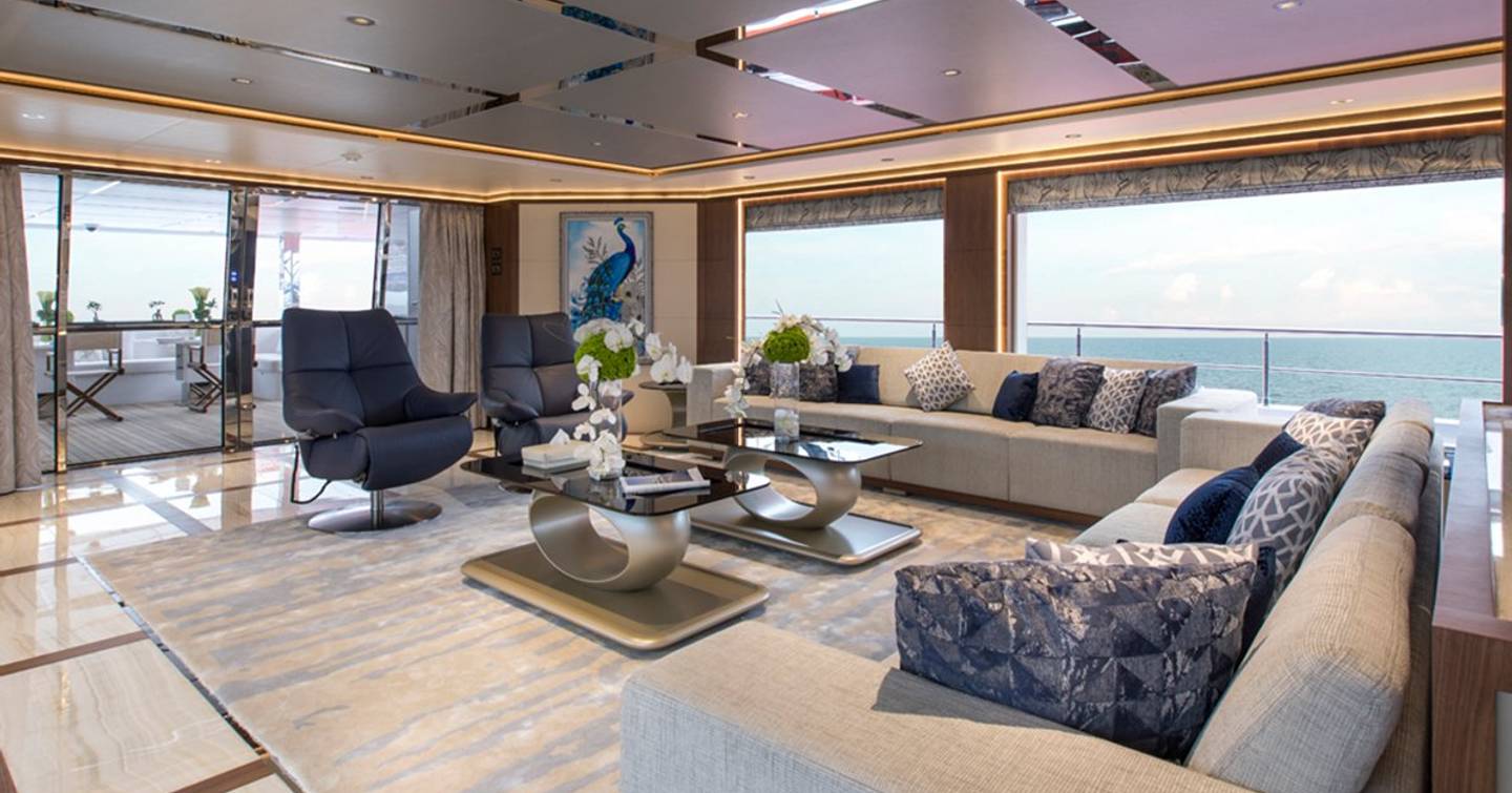 Gulf Craft Majesty 140 main saloon