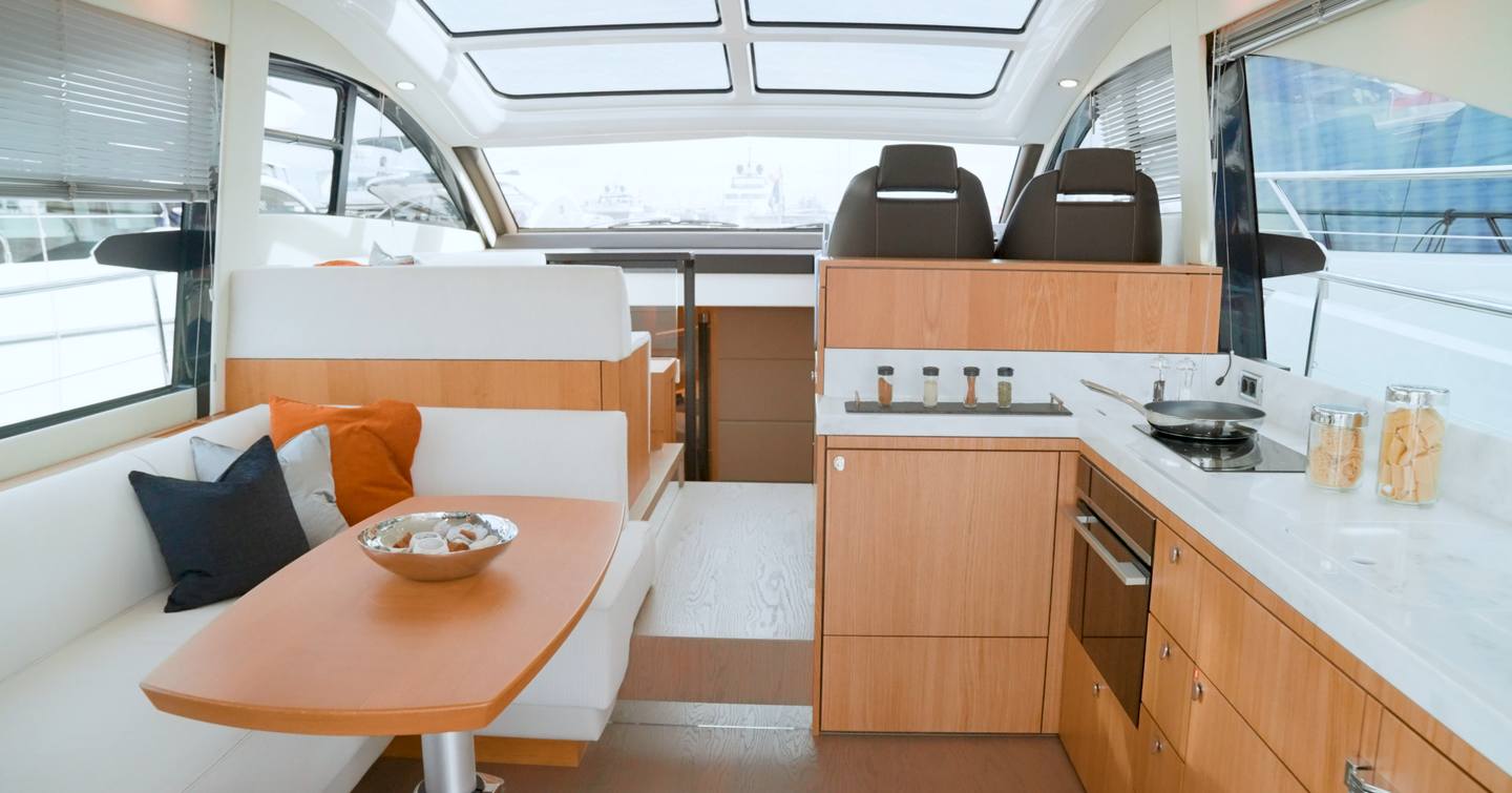 Fairline-Targa-50-GT-saloon