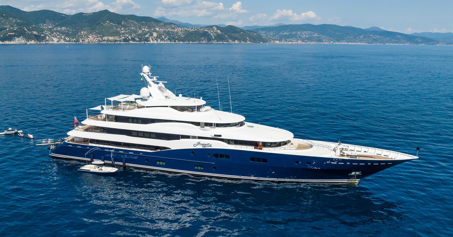 Superyacht Amaryllis at anchor