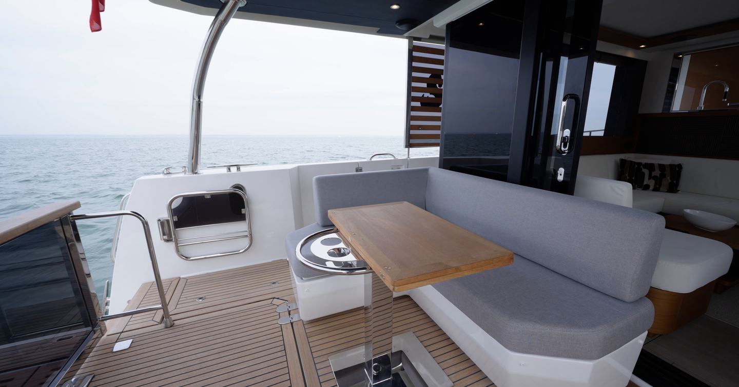 Beneteau-Swift-Trawler-54-Review-cockpit