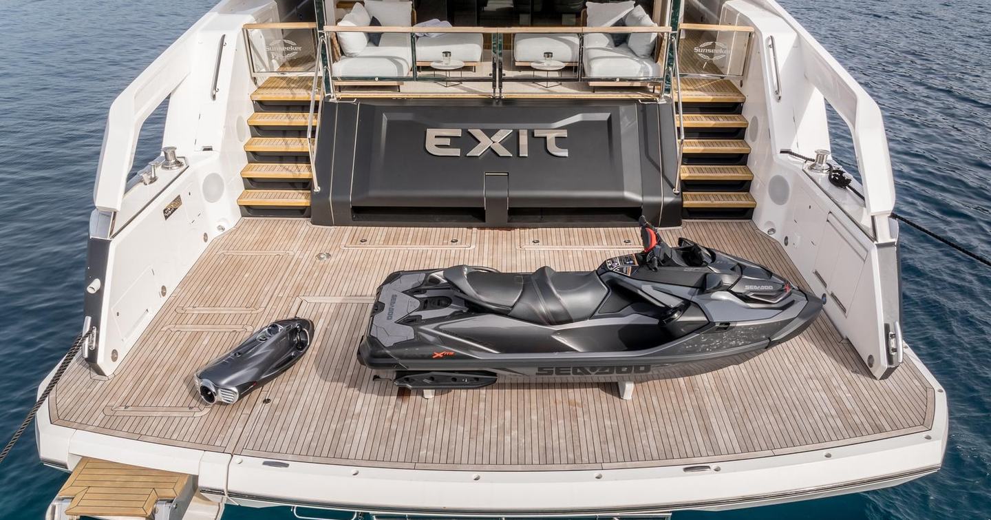 Motor yacht Exit's beach club with jet ski