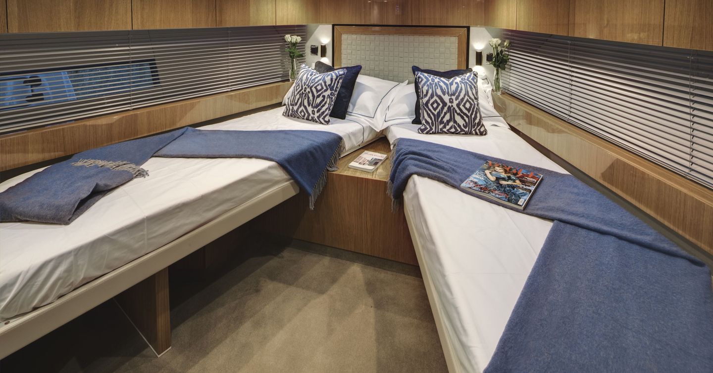 Fairline-Targa-50-GT-VIP-cabin