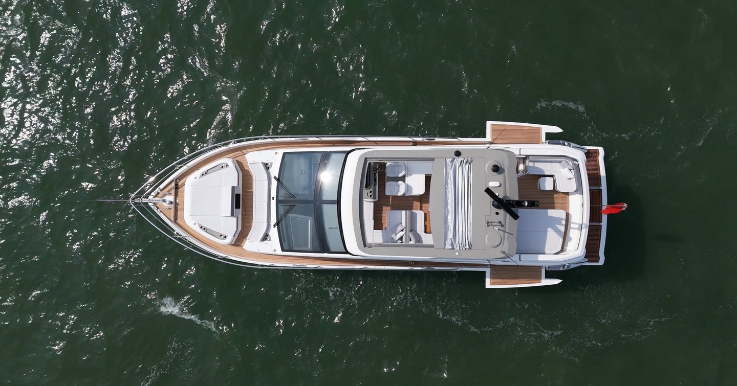 Pearl-63-Review-design-overhead