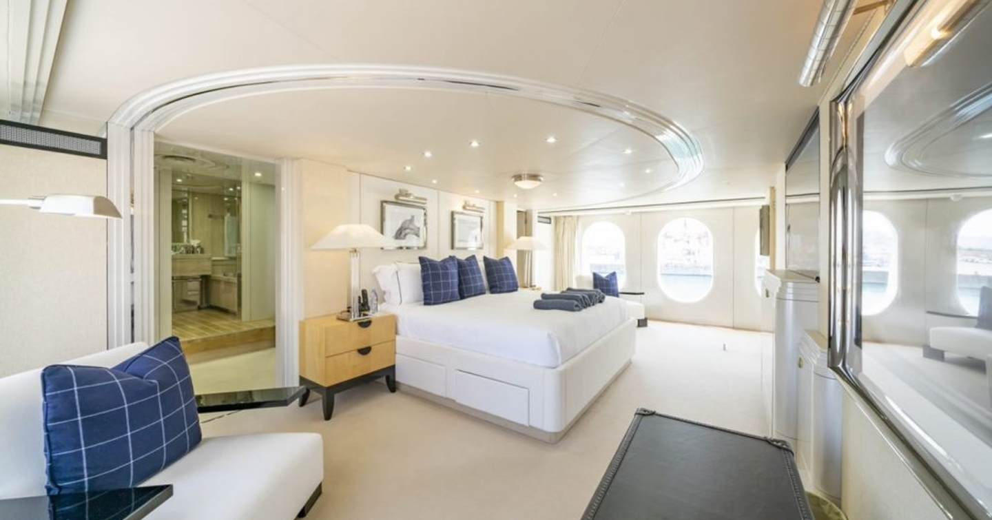 Superyacht Oceana I master cabin