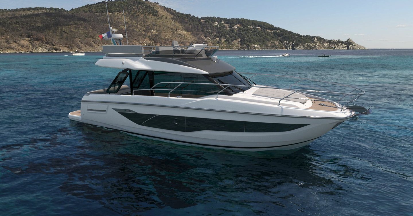 Prestige F4.3 boat at anchor 