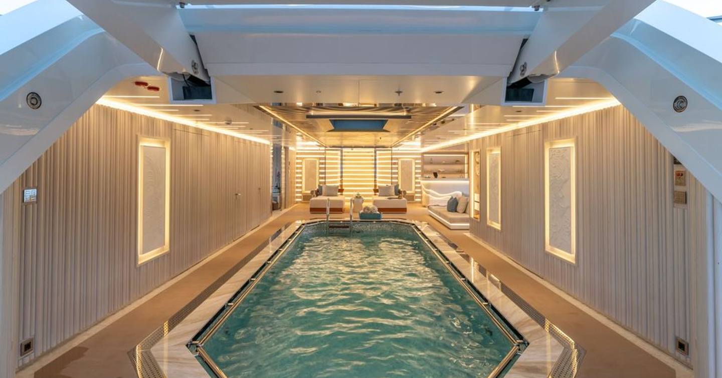 Bilgin 263 Superyacht Al Reem beach club swimming pool