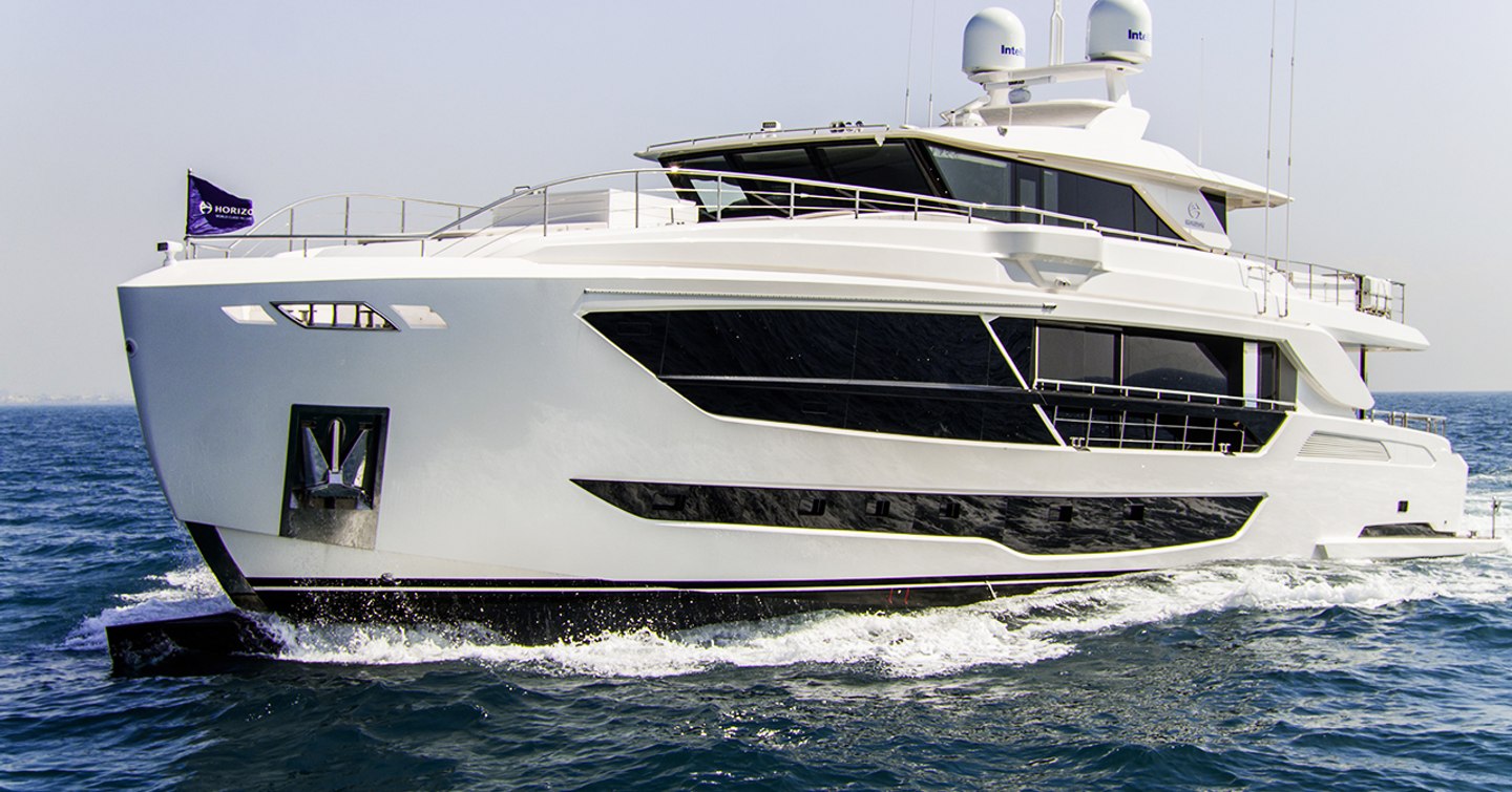 Horizon Yachts FD110 port forward running shot