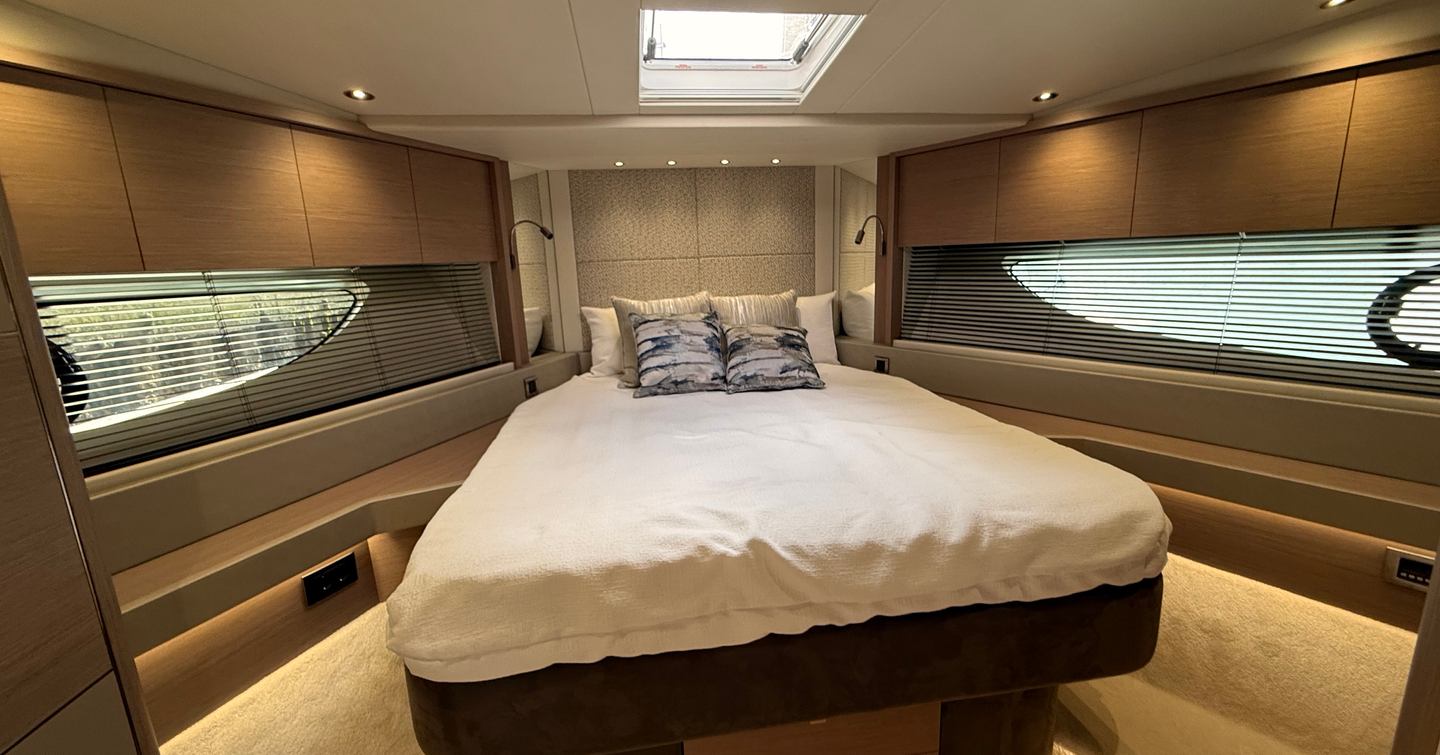 Sunseeker-76-Yacht-Review-VIP-cabin