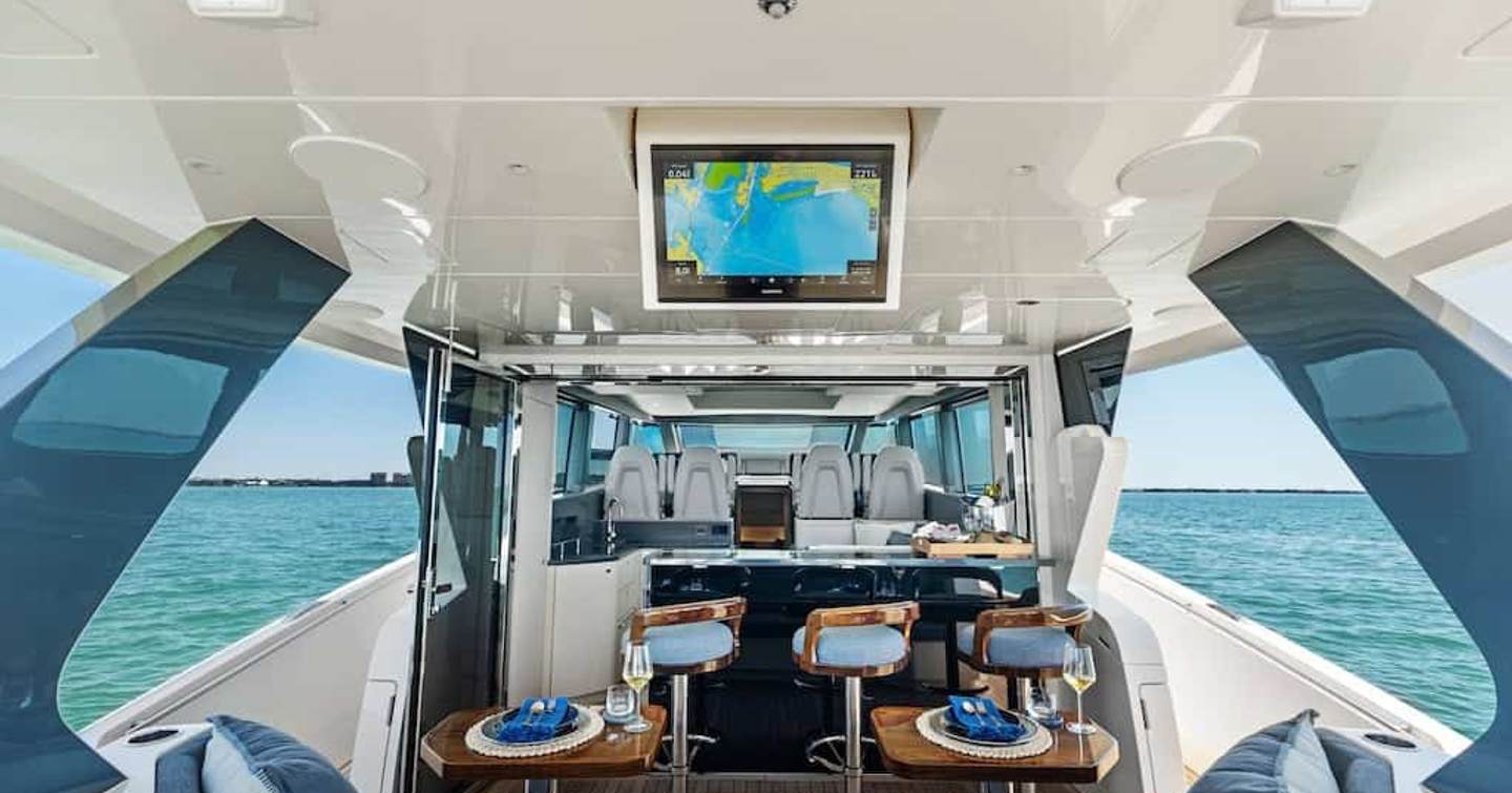 Scout-670-LXS-Review-aft-deck-radar-screen