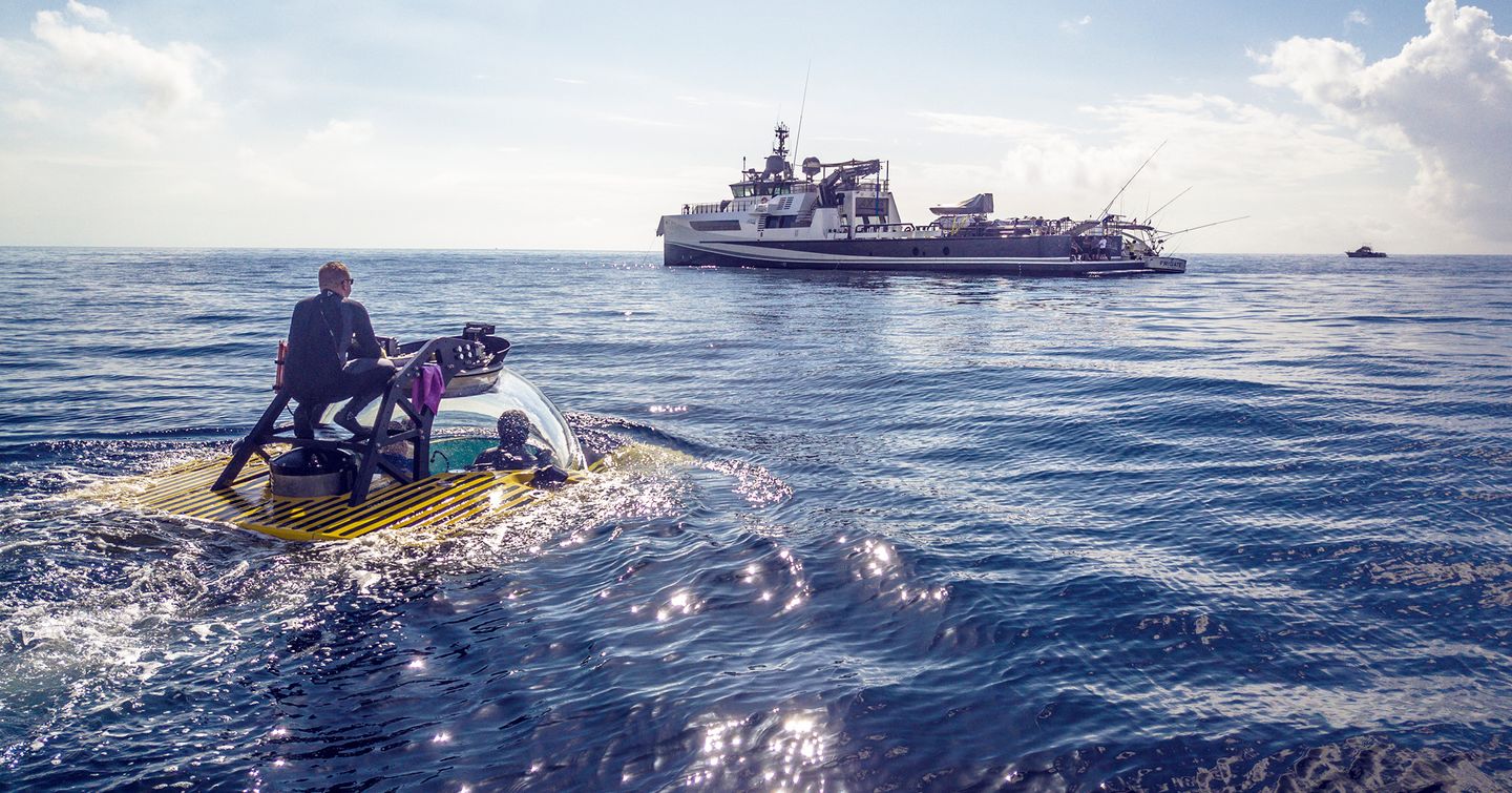 Damen-YS5009-motor-yacht-Axis-view-from-submarine