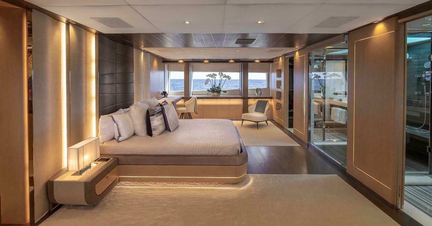Superyacht Neverlands' master cabin