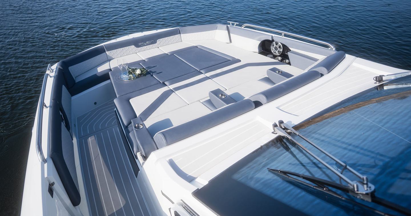 Galeon-435-GTI-Review-foredeck