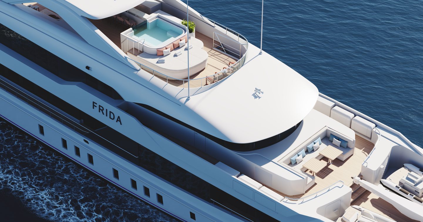 superyacht Pa'lante sundeck pool