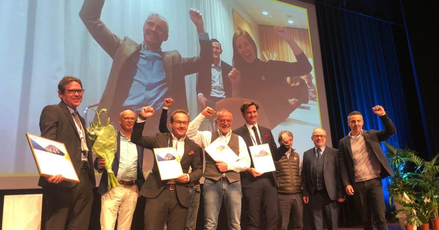 Volvo Penta team with awards at DAME