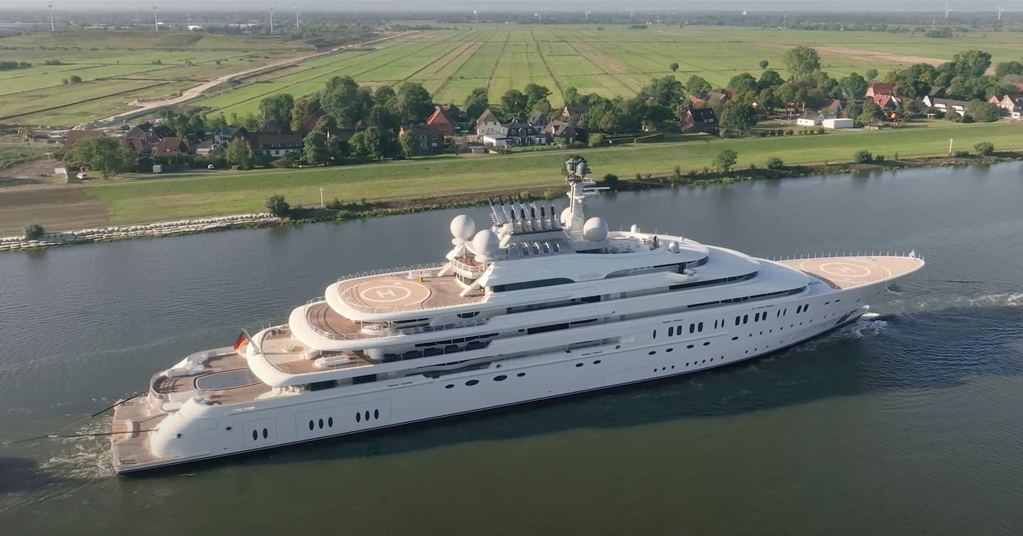 Superyacht OPERA underway, travelling from Bremen.