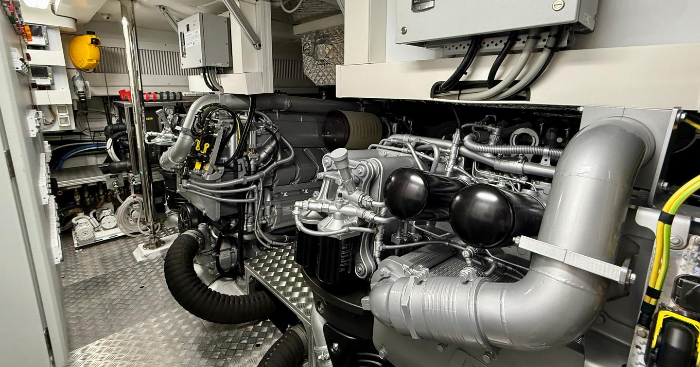 Pershing-8X-Review-engine-room